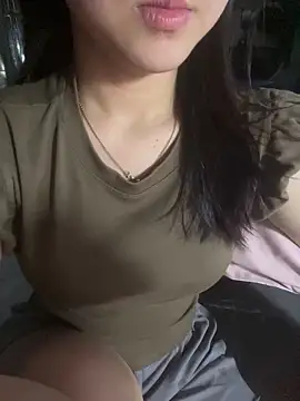 Snapshot of Sullys_ chatting on March 14, 5:40 pm Sullys online show from March 14, 5:40 pm