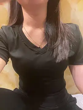 Snapshot of Sullys_ chatting on March 30, 4:57 am Sullys online show from March 30, 4:57 am