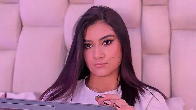 Snapshot of KatherineRuiz_ chatting on March 15, 12:33 pm KatherineRuiz online show from March 15, 12:33 pm