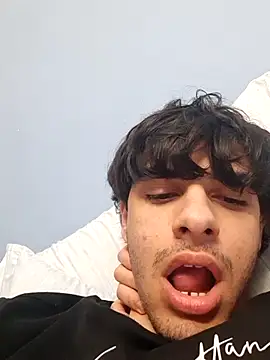 Snapshot of ilcazzone32 chatting on March 5, 9:33 pm ilcazzone32 online show from March 5, 9:33 pm