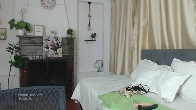 Emma hassani online show from May 8, 7:19 pm