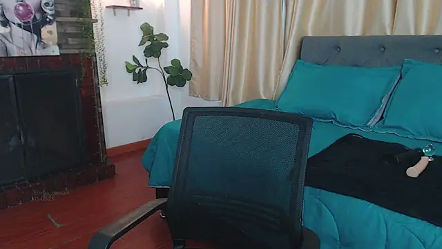 Emma hassani online show from May 15, 6:26 pm