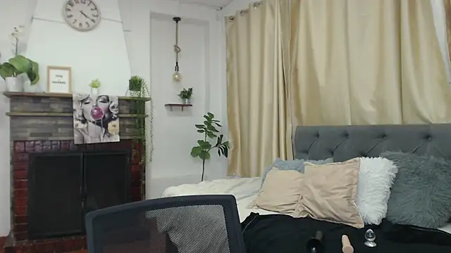 Emma hassani online show from June 25, 6:34 pm