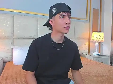 AronTawers online show from March 1, 7:16 pm