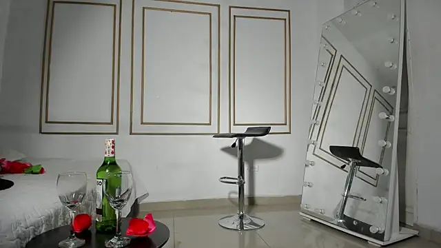 emily gaviria1 online show from March 8, 12:09 pm