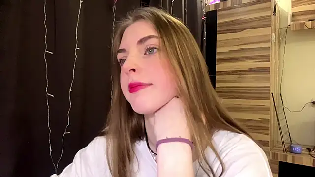 Snapshot of PollyDream chatting on February 28, 8:04 am PollyDream online show from February 28, 8:04 am