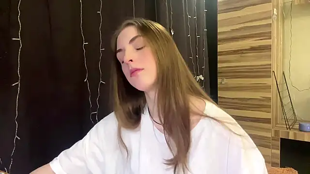 Snapshot of PollyDream chatting on March 3, 8:09 am PollyDream online show from March 3, 8:09 am