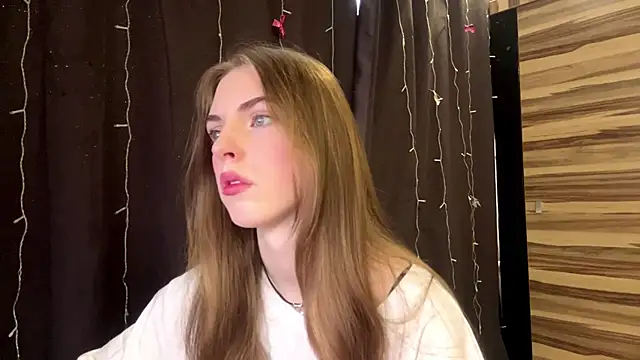 Snapshot of PollyDream chatting on March 5, 7:15 am PollyDream online show from March 5, 7:15 am