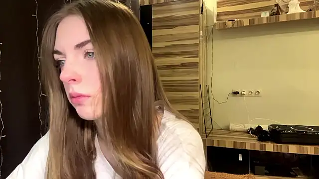 Snapshot of PollyDream chatting on March 9, 7:12 am PollyDream online show from March 9, 7:12 am