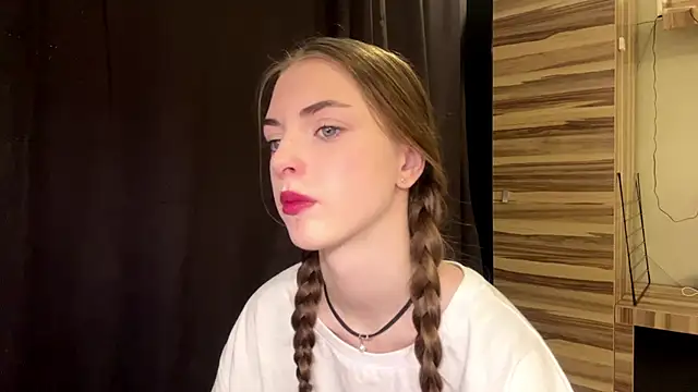 Snapshot of PollyDream chatting on March 13, 5:58 am PollyDream online show from March 13, 5:58 am