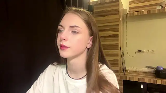 Snapshot of PollyDream chatting on March 18, 4:10 pm PollyDream online show from March 18, 4:10 pm