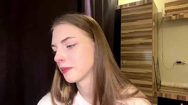 Snapshot of PollyDream chatting on March 24, 8:08 am PollyDream online show from March 24, 8:08 am