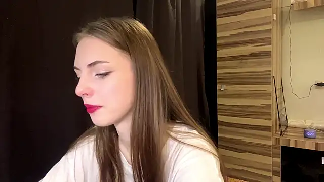 Snapshot of PollyDream chatting on March 25, 7:25 am PollyDream online show from March 25, 7:25 am