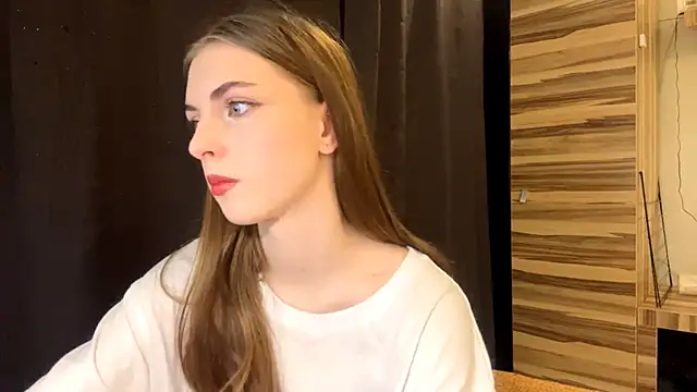 Snapshot of PollyDream chatting on March 27, 7:25 am PollyDream online show from March 27, 7:25 am