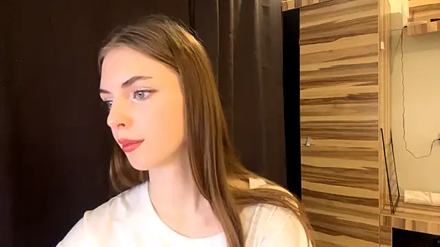 Snapshot of PollyDream chatting on March 27, 8:26 am PollyDream online show from March 27, 8:26 am