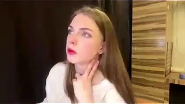 Snapshot of PollyDream chatting on March 28, 9:09 am PollyDream online show from March 28, 9:09 am