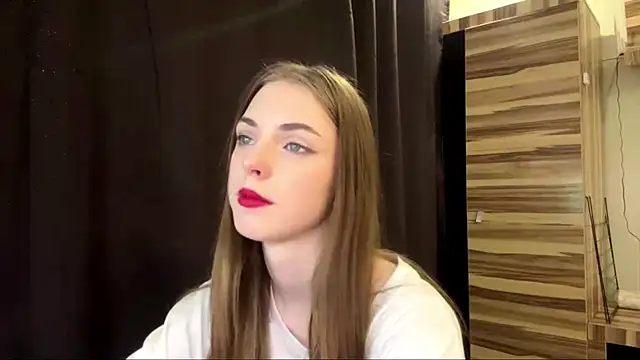 Snapshot of PollyDream chatting on March 29, 9:53 am PollyDream online show from March 29, 9:53 am