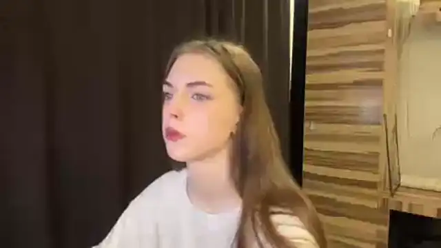 Snapshot of PollyDream chatting on March 30, 8:48 am PollyDream online show from March 30, 8:48 am