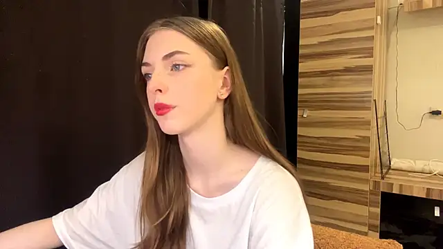 Snapshot of PollyDream chatting on March 31, 9:53 am PollyDream online show from March 31, 9:53 am