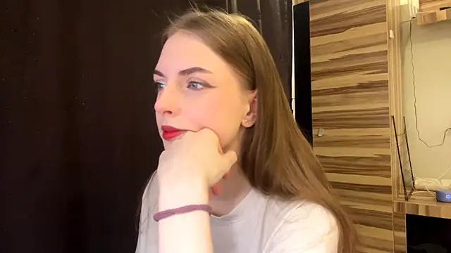 Snapshot of PollyDream chatting on April 1, 7:31 am PollyDream online show from April 1, 7:31 am