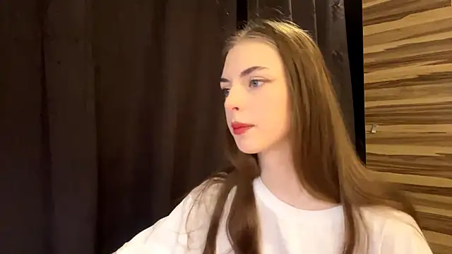 Snapshot of PollyDream chatting on April 2, 6:00 am PollyDream online show from April 2, 6:00 am