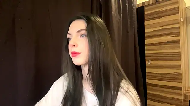 Snapshot of PollyDream chatting on April 5, 7:05 am PollyDream online show from April 5, 7:05 am