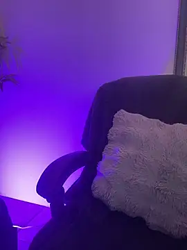 Snapshot of aurora_ec chatting on March 25, 1:28 pm aurora ec online show from March 25, 1:28 pm