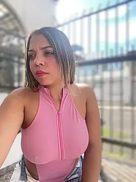 Snapshot of AdaPink_ chatting on March 11, 6:58 pm AdaPink online show from March 11, 6:58 pm