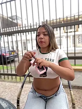 Snapshot of AdaPink_ chatting on March 19, 2:10 pm AdaPink online show from March 19, 2:10 pm