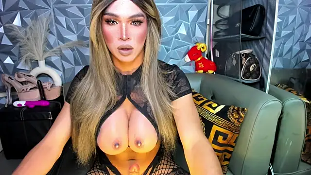 Snapshot of 10inDominant_Ayesha chatting on March 15, 8:15 pm 10inDominant Ayesha online show from March 15, 8:15 pm