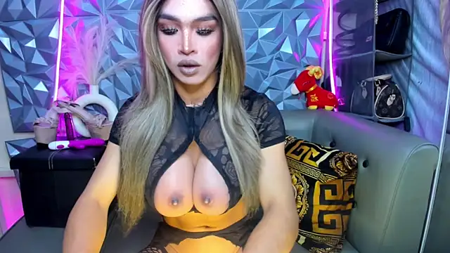 Snapshot of 10inDominant_Ayesha chatting on March 17, 5:11 am 10inDominant Ayesha online show from March 17, 5:11 am