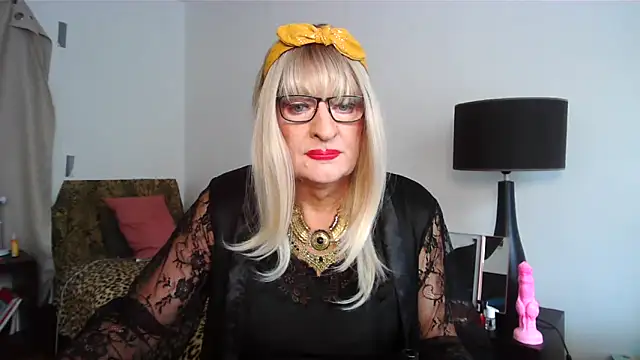 Snapshot of sophyTV chatting on March 29, 9:53 am sophyTV online show from March 29, 9:53 am