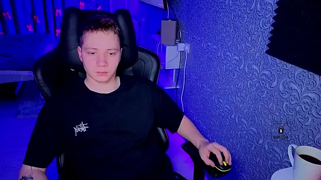 Snapshot of Karl_Night_ chatting on March 18, 4:32 pm Karl Night online show from March 18, 4:32 pm