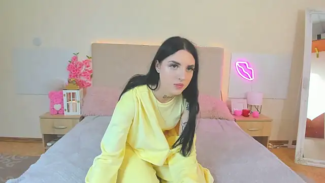 TiffanyHhot online show from April 1, 12:28 pm