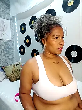 Snapshot of medusafox_ chatting on March 19, 4:49 am medusafox online show from March 19, 4:49 am