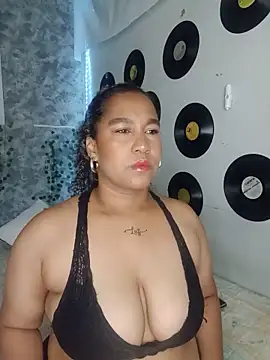 medusafox  online show from May 10, 4:50 am