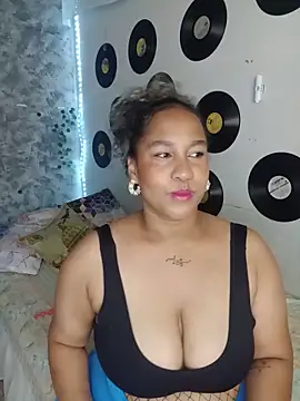 medusafox  online show from May 17, 4:32 am
