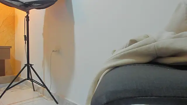 Snapshot of Miia03 chatting on March 28, 11:32 am Miia03 online show from March 28, 11:32 am