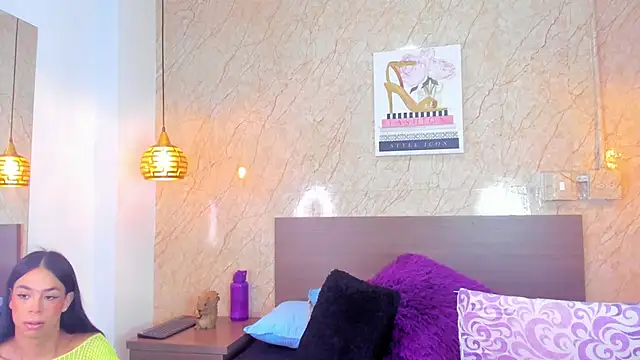 Snapshot of Miia03 chatting on April 2, 12:58 pm Miia03 online show from April 2, 12:58 pm