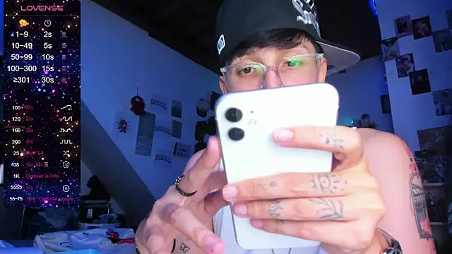 Snapshot of MIKEFONSE- chatting on March 13, 3:46 am MIKEFONSE- online show from March 13, 3:46 am