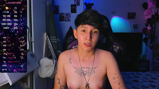 Snapshot of MIKEFONSE- chatting on April 8, 4:12 am MIKEFONSE- online show from April 8, 4:12 am