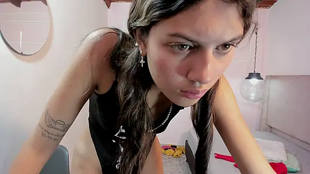 Snapshot of VioletHall2 chatting on March 13, 4:24 pm VioletHall2 online show from March 13, 4:24 pm