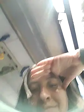 Snapshot of MaskedLatinaX chatting on April 1, 3:42 pm MaskedLatinaX online show from April 1, 3:42 pm