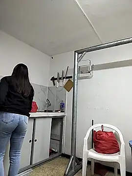 Snapshot of MaskedLatinaX chatting on April 2, 4:59 pm MaskedLatinaX online show from April 2, 4:59 pm