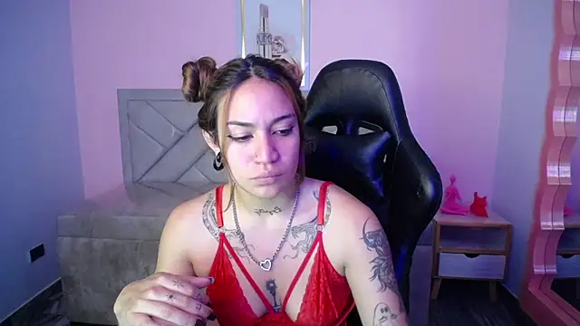 Snapshot of Andrea_ch01 chatting on March 18, 8:12 pm Andrea ch01 online show from March 18, 8:12 pm