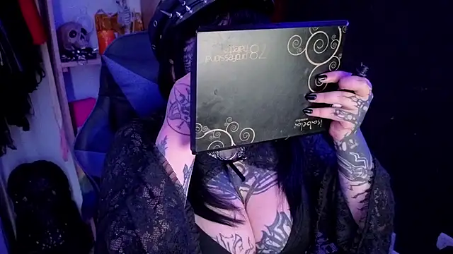 Snapshot of aradia_66 chatting on March 13, 3:02 am aradia 66 online show from March 13, 3:02 am