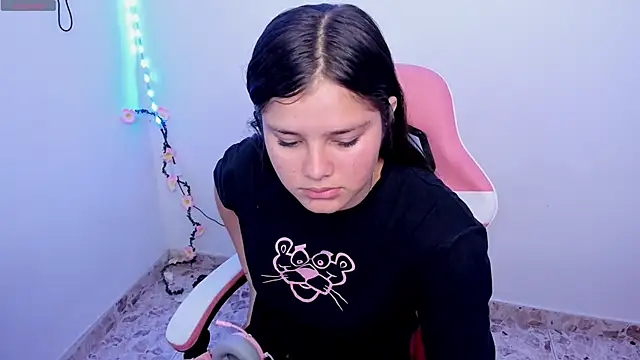 Snapshot of trianna_sweet chatting on February 26, 1:32 pm trianna sweet online show from February 26, 1:32 pm