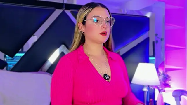 Giigii Hadid  online show from March 19, 6:12 pm