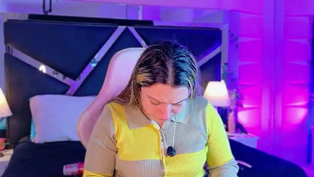 Giigii Hadid  online show from March 20, 8:14 pm