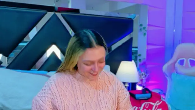 Giigii Hadid  online show from March 30, 5:03 pm